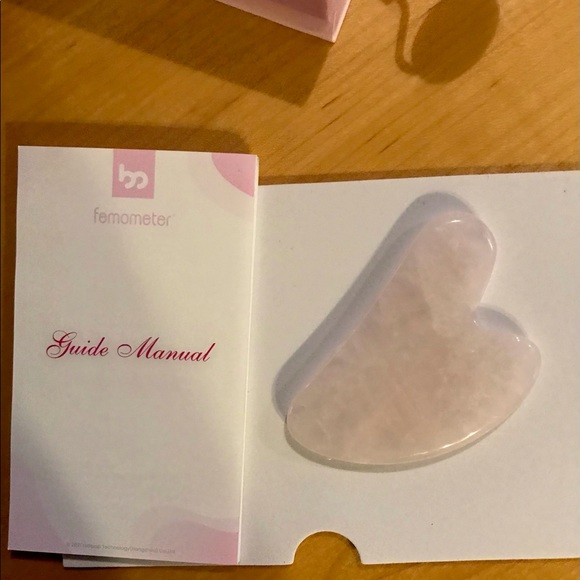 Nature Rose Quartz Facial Roller & Gua Sha Kit - Picture 6 of 6
